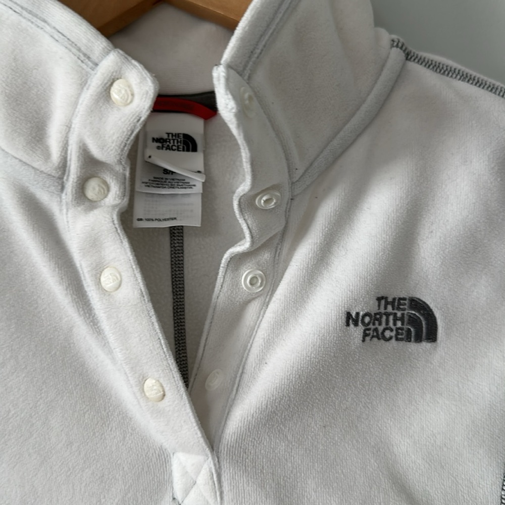 North face white pull over - Picture 2 of 5
